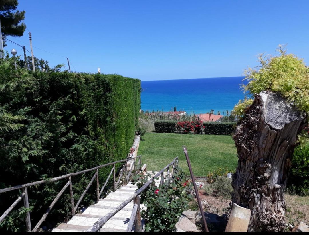 ألتافيلا ميليتشا Case Vacanze Con Piscina المظهر الخارجي الصورة